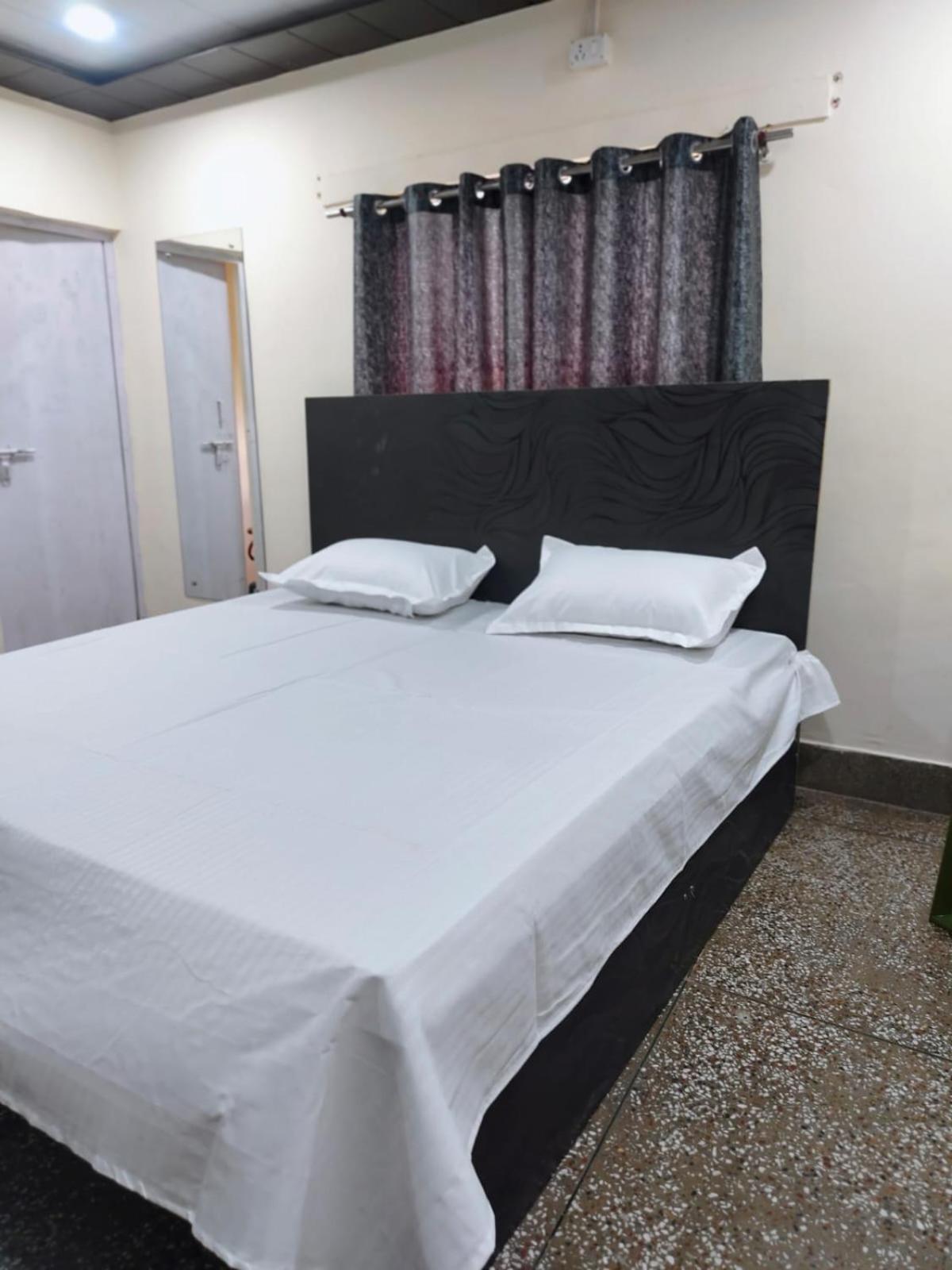 Hotel Crystal Dreams Mathura Exterior foto