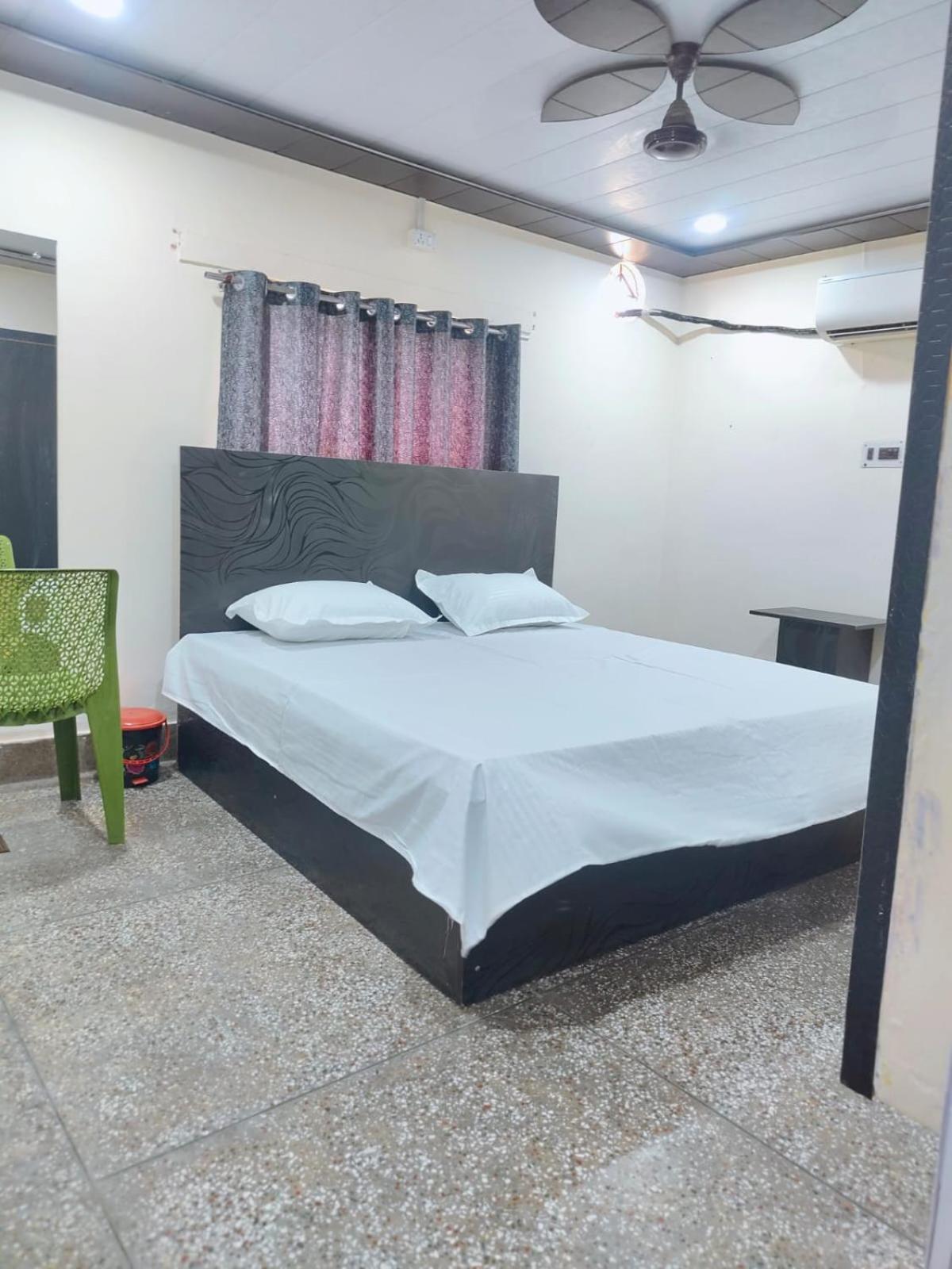 Hotel Crystal Dreams Mathura Exterior foto